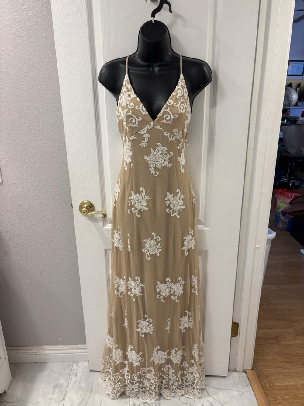 NWOT forever 21 maxi dress V-neckline and delicate white floral